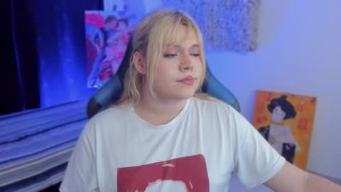 Snapshot of maxxxine_ chatting on 01/06/25, 04:47 Maxine Minx online show from 01/06/25, 04:47