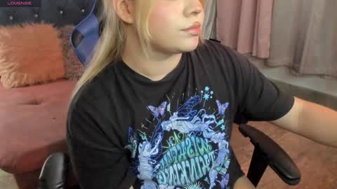 Snapshot of maxxxine_ chatting on 01/29/25, 05:40 Maxine Minx online show from 01/29/25, 05:40