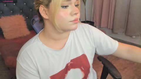 Snapshot of maxxxine_ chatting on 02/01/25, 12:05 Maxine Minx online show from 02/01/25, 12:05