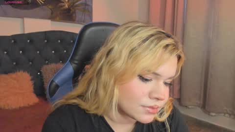 Snapshot of maxxxine_ chatting on 02/04/25, 11:38 Maxine Minx online show from 02/04/25, 11:38