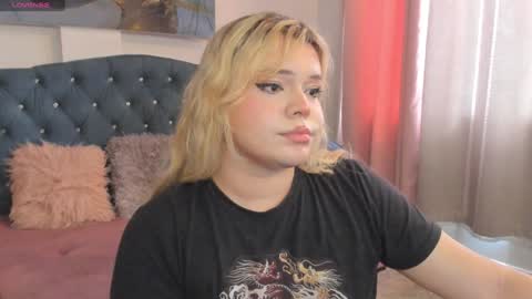 Snapshot of maxxxine_ chatting on 02/04/25, 02:43 Maxine Minx online show from 02/04/25, 02:43