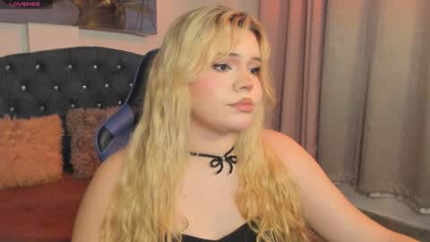 Snapshot of maxxxine_ chatting on 02/05/25, 11:12 Maxine Minx online show from 02/05/25, 11:12