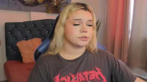 Snapshot of maxxxine_ chatting on 02/11/25, 03:29 Maxine Minx online show from 02/11/25, 03:29