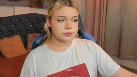 Snapshot of maxxxine_ chatting on 02/15/25, 11:25 Maxine Minx online show from 02/15/25, 11:25