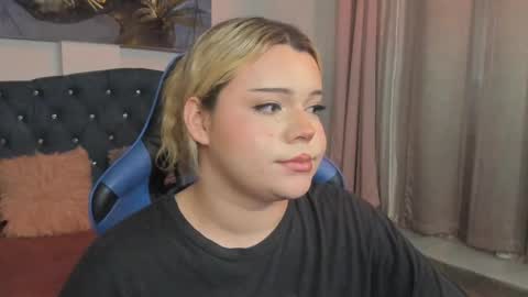 Snapshot of maxxxine_ chatting on 02/25/25, 09:31 Maxine Minx online show from 02/25/25, 09:31