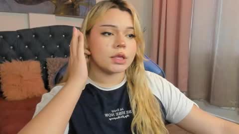 Snapshot of maxxxine_ chatting on 02/27/25, 02:00 Maxine Minx online show from 02/27/25, 02:00