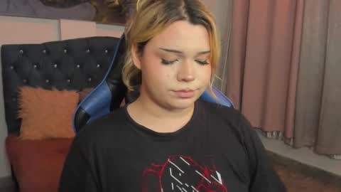 Snapshot of maxxxine_ chatting on 03/11/25, 11:23 Maxine Minx online show from 03/11/25, 11:23