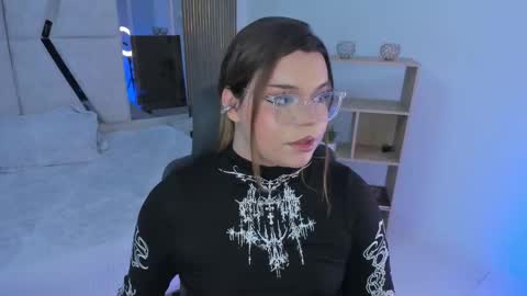 Snapshot of maxxxine_ chatting on 11/19/25, 02:00 Maxine Minx online show from 11/19/25, 02:00