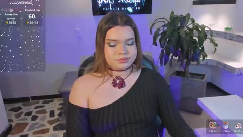 Snapshot of maxxxine_ chatting on 11/21/25, 02:21 Maxine Minx online show from 11/21/25, 02:21