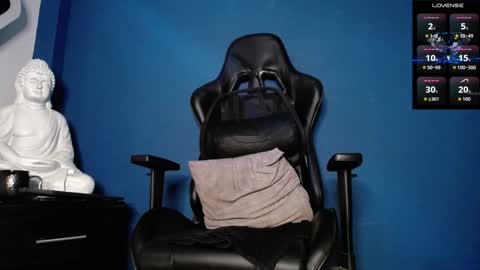 Snapshot of maxxxpowerful chatting on 10/27/25, 04:11 maxxxpowerful online show from 10/27/25, 04:11