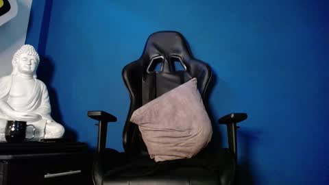 Snapshot of maxxxpowerful chatting on 10/31/25, 04:52 maxxxpowerful online show from 10/31/25, 04:52