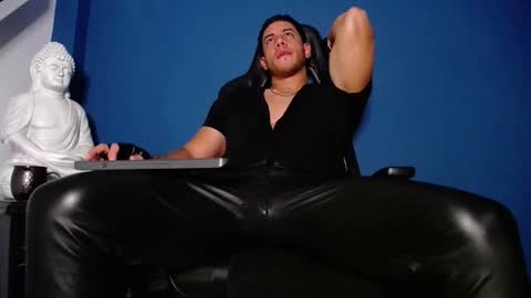 Snapshot of maxxxpowerful chatting on 11/26/25, 04:13 maxxxpowerful online show from 11/26/25, 04:13