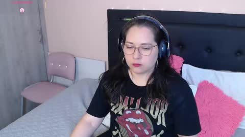 Snapshot of may_bloom chatting on 09/09/25, 01:16 May online show from 09/09/25, 01:16