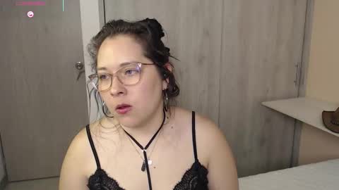 Snapshot of may_bloom chatting on 10/10/25, 11:26 May online show from 10/10/25, 11:26