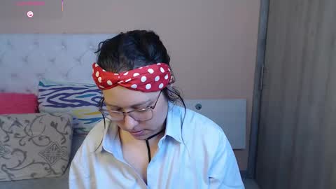 Snapshot of may_bloom chatting on 11/28/25, 02:14 May online show from 11/28/25, 02:14