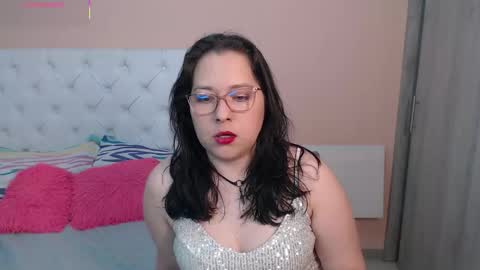 Snapshot of may_bloom chatting on 12/01/25, 03:11 May online show from 12/01/25, 03:11