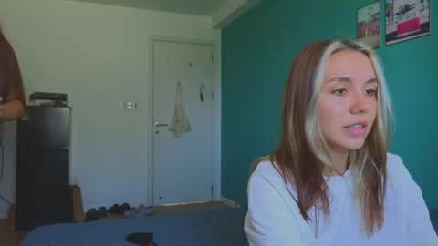 Snapshot of may_dani chatting on 03/29/26, 08:25 Dani and May online show from 03/29/26, 08:25