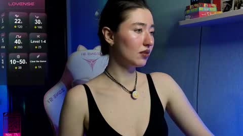 Snapshot of may_may_moon chatting on 04/30/26, 02:23 may_may_moon online show from 04/30/26, 02:23