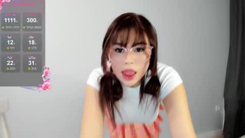 Snapshot of may_mia chatting on 01/25/25, 11:43 Mia online show from 01/25/25, 11:43