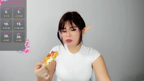 Snapshot of may_mia chatting on 01/27/25, 05:47 Mia online show from 01/27/25, 05:47