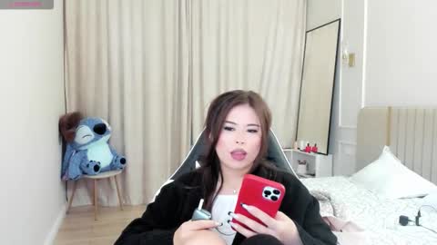 Snapshot of may_mia chatting on 09/14/25, 04:11 Mia online show from 09/14/25, 04:11