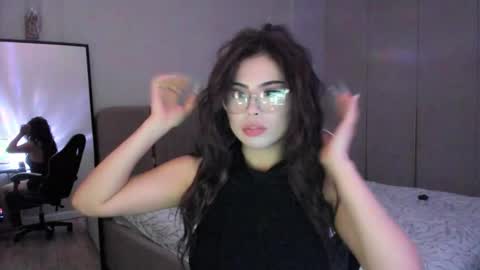 Snapshot of may_mia chatting on 01/15/26, 02:27 Mia online show from 01/15/26, 02:27