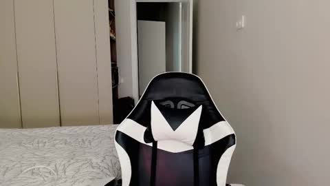 Snapshot of may_mia chatting on 02/24/26, 03:04 Mia online show from 02/24/26, 03:04