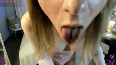 Snapshot of may_want chatting on 03/12/26, 10:54 Leila online show from 03/12/26, 10:54