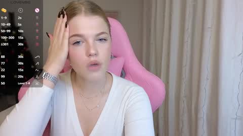 Snapshot of maya_blonde18 chatting on 12/14/24, 03:18 Maya online show from 12/14/24, 03:18