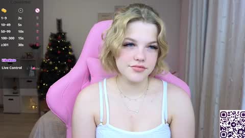 Snapshot of maya_blonde18 chatting on 12/24/24, 03:27 Maya online show from 12/24/24, 03:27