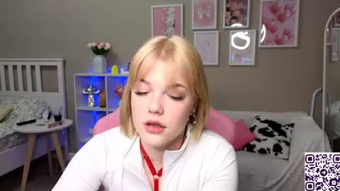 Snapshot of maya_blonde18 chatting on 02/12/25, 03:51 Maya online show from 02/12/25, 03:51