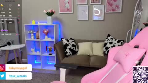 Snapshot of maya_blonde18 chatting on 02/21/25, 03:45 Maya online show from 02/21/25, 03:45