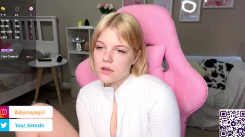 Snapshot of maya_blonde18 chatting on 02/27/25, 08:06 Maya online show from 02/27/25, 08:06