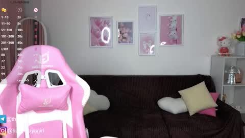 Snapshot of maya_blonde18 chatting on 10/19/25, 03:51 Maya online show from 10/19/25, 03:51