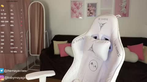 Snapshot of maya_blonde18 chatting on 11/11/25, 03:39 Maya online show from 11/11/25, 03:39