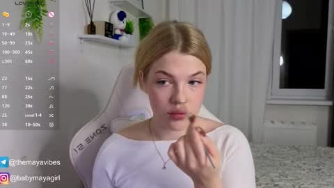 Snapshot of maya_blonde18 chatting on 11/27/25, 03:52 Maya online show from 11/27/25, 03:52