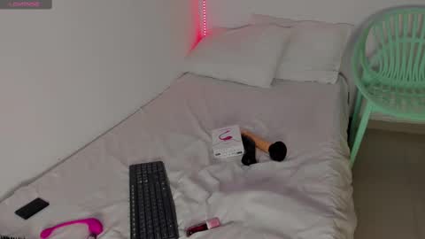 Maya online show from 09/30/25, 05:01