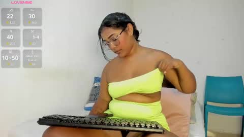 Snapshot of maya_graham_ chatting on 07/23/26, 02:09 Maya online show from 07/23/26, 02:09