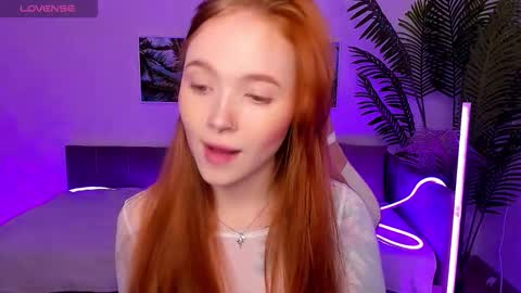 Snapshot of maya_light chatting on 10/14/25, 08:26 Maya online show from 10/14/25, 08:26