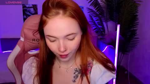 Snapshot of maya_light chatting on 10/15/25, 02:22 Maya online show from 10/15/25, 02:22