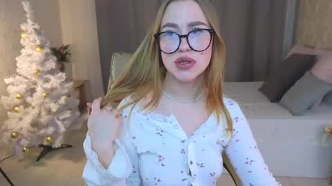 Snapshot of maya_lolly chatting on 12/07/24, 04:36 Maya online show from 12/07/24, 04:36