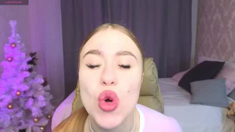 Snapshot of maya_lolly chatting on 01/07/25, 11:48 Maya online show from 01/07/25, 11:48