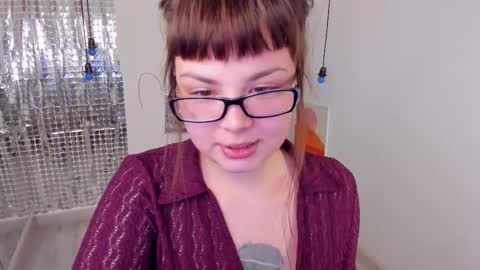 Woman online show from 12/15/25, 01:37