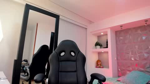 Snapshot of maya_rivers chatting on 11/06/25, 05:08 Maya online show from 11/06/25, 05:08