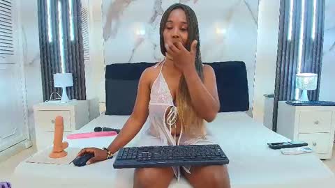 M A Y A  B A K E R online show from 12/03/25, 09:35