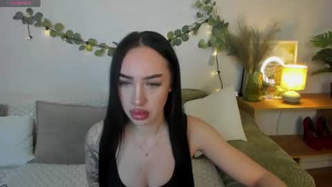 Snapshot of mayaglamourr chatting on 06/16/26, 06:27 mayaglamourr online show from 06/16/26, 06:27