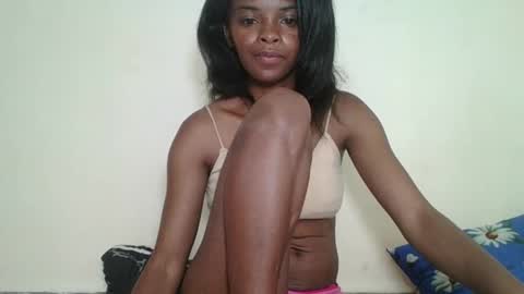 Snapshot of mayalabelle chatting on 11/06/25, 09:15 mayalabelle online show from 11/06/25, 09:15