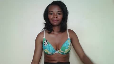 Snapshot of mayalabelle chatting on 11/13/25, 02:54 mayalabelle online show from 11/13/25, 02:54