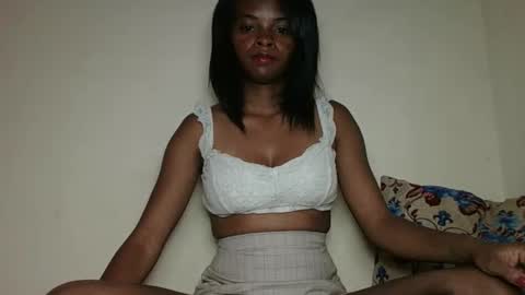 Snapshot of mayalabelle chatting on 12/18/25, 10:32 mayalabelle online show from 12/18/25, 10:32