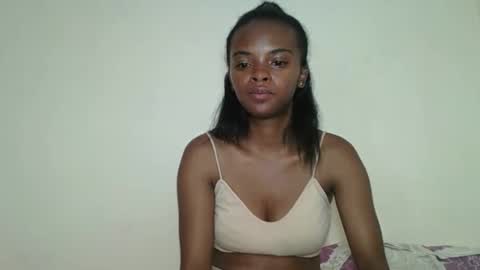 Snapshot of mayalabelle chatting on 12/20/25, 04:25 mayalabelle online show from 12/20/25, 04:25